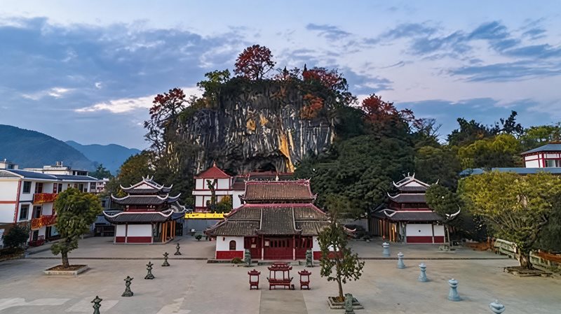 武平县狮岩